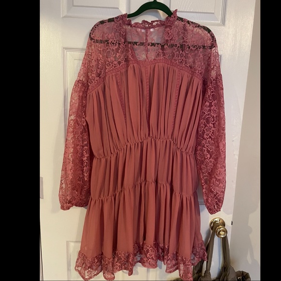 Missguided Lace/Sheer Dress - Picture 3 of 4